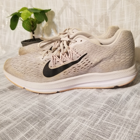 NIKE Zoom Winflow 5 Women's Size 11 Running shoes - Picture 1 of 8